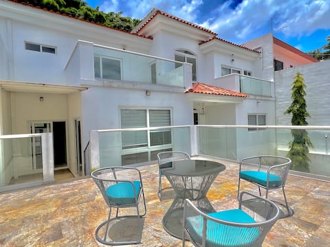 Spacious/elegant house with garden + A/C rooms