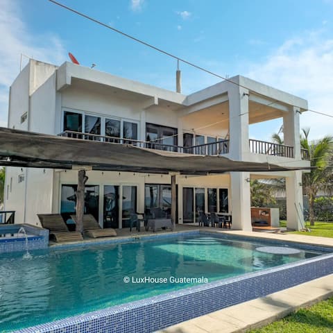 Exclusive oceanfront villa