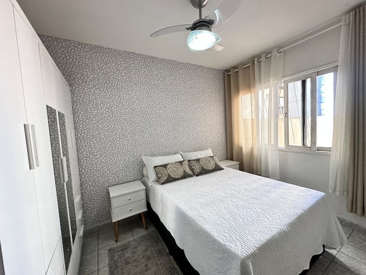 Cama doble de tamaño estándar. 