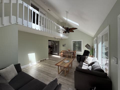 Top performing Airbnb: | Serenity Now at the Lake | in Southmont
