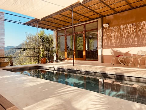 House with a view of the valley.
Heated pool.