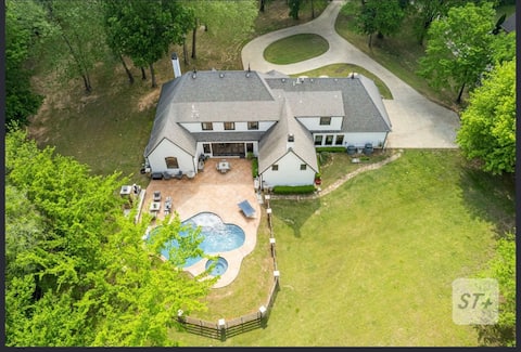 Cedar Ridge Villa 5 acres resort feel