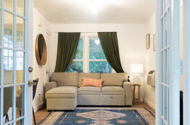 Little White Pool House - Fayetteville, AR