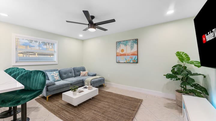 Shark Tank•2 Units•groups/families•walk To Beach! - Cocoa Beach, FL