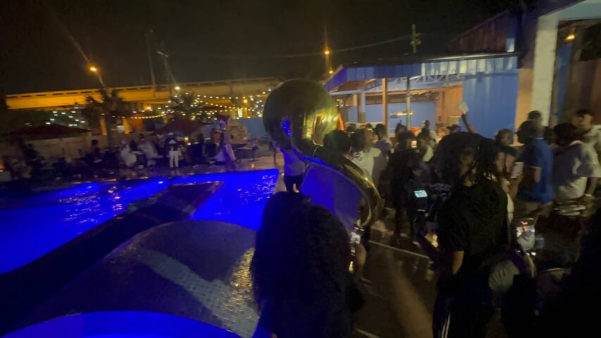 Jazz fest French quarter 2 min uber to downtown gallery image 5