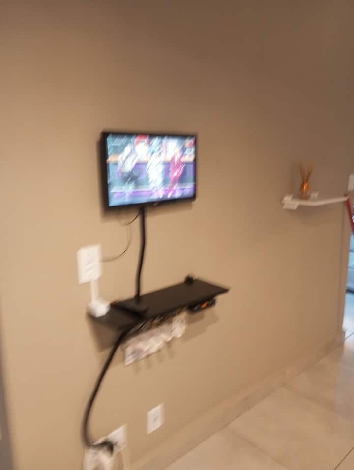 Cozy Apartment
5 min Downtown