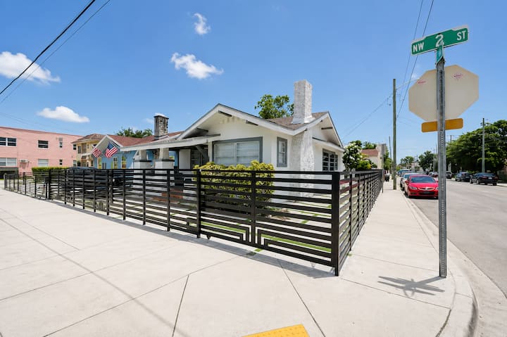 Cozy Home For 10 @Calle 8 (Wifi/parking) @Ownpm10 - Key Biscayne, FL
