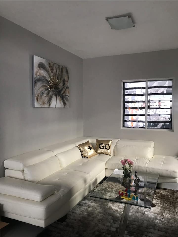 Moderna  Casa En Privada Residencial Con Alberca - Reynosa