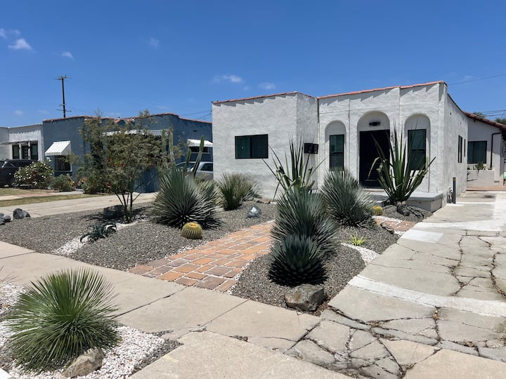 2bed + 1bath Home Driveway Parking - Inglewood, CA