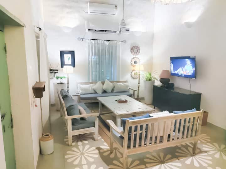 Living room image 13