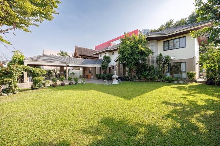 曼谷素坤逸71号庄园壹号别墅五卧五卫 订满三天以上送接机 gallery image 2