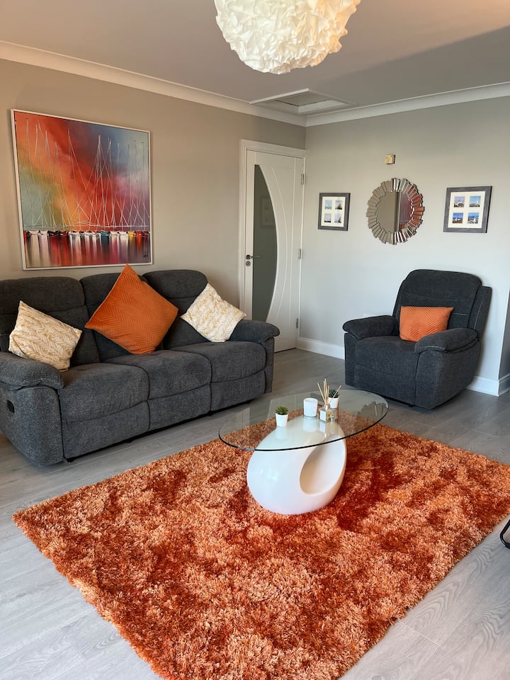 Luxury 2 bed Apartment with Sea Views
