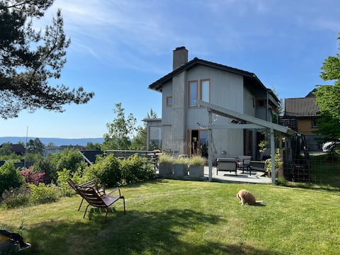 Detached house with large garden and views of the Oslo Fjord