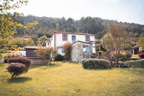 Casa Castro Lar Doniños: garden and ocean views
