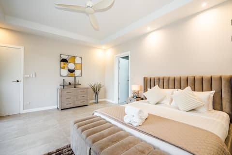 luxurious Pool Villa Central Hua Hin