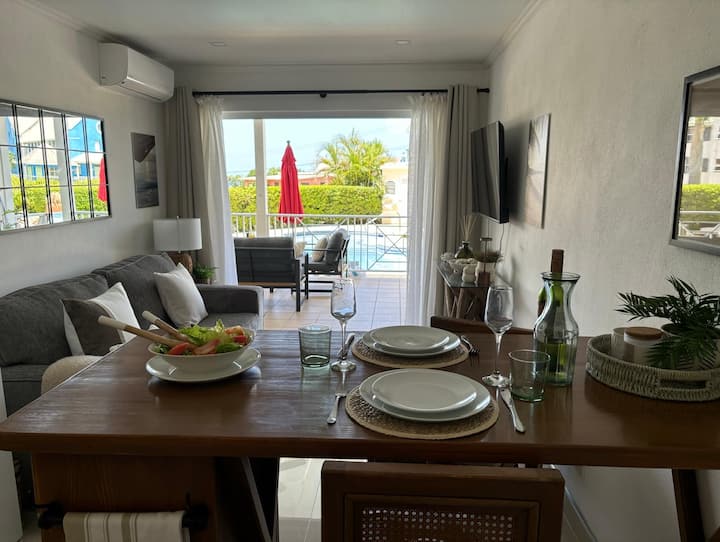 Poolside Apartment with Terrace – Walk to Beach - Apartments for