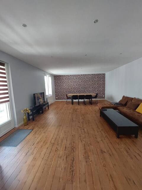 Top Airbnb: 90 m2 equipped apartment in the city center in Mâcon
