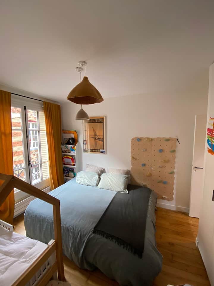 Dhoma 3 në katin e 4-të 
- Dyshek i fryrë