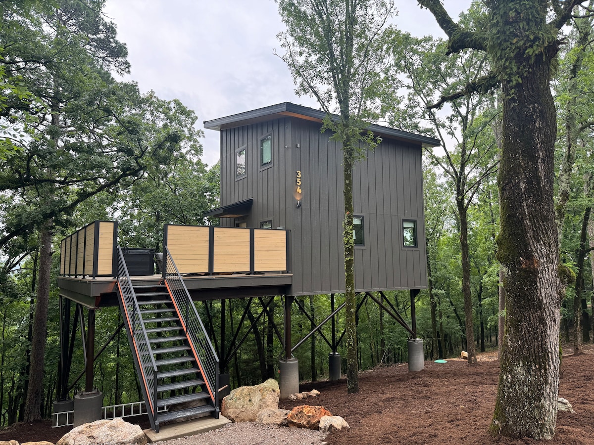 The Trumpeter Treehouse - Treehouses for Rent in Garland County ...