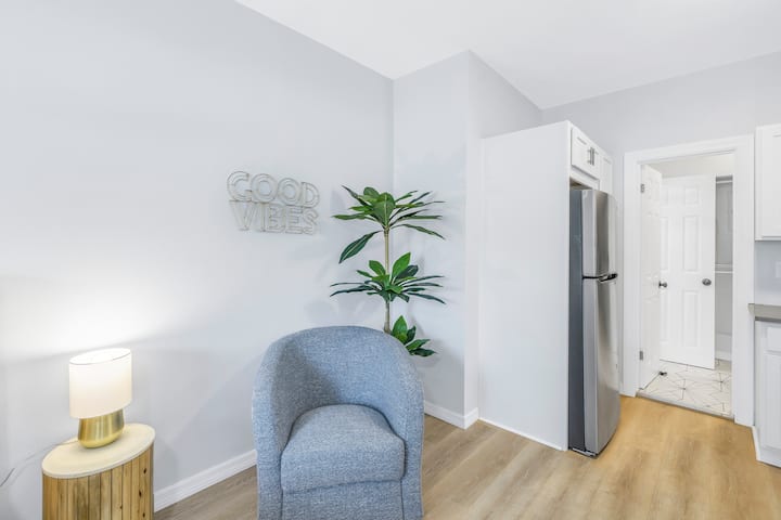 Studio 727| Near Dwntn St Pete| Food| Shops - St. Petersburg, FL
