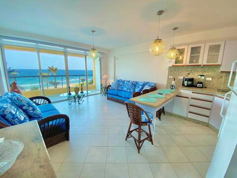 Apartment with ocean views, restaurant in the complex