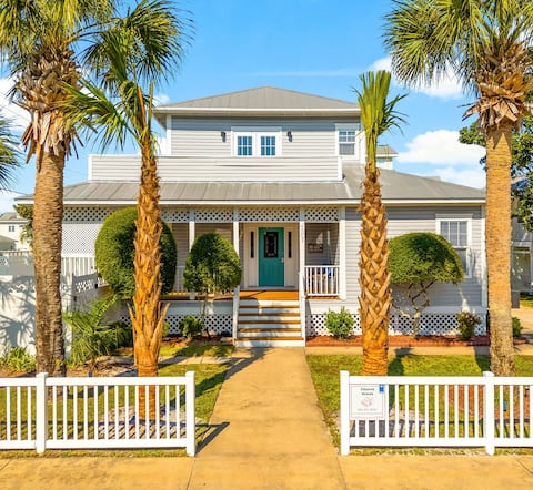 Popular Airbnb listing: Pool + Hot Tub - Golf Cart - Block to Beach in Destin