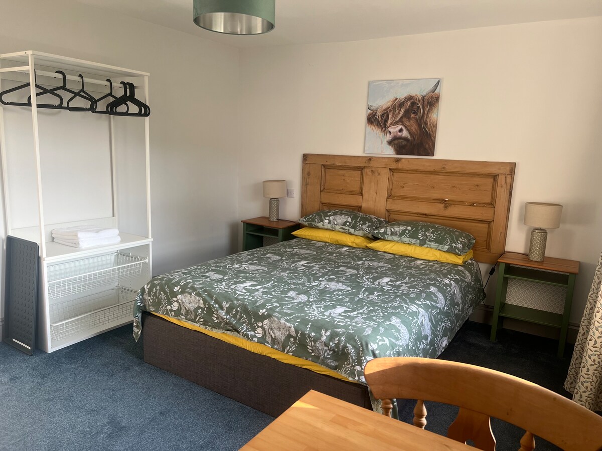 Highermead House - Room 3