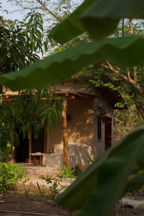 Las Kiyas 2 - Charming Earth Home in Saladita