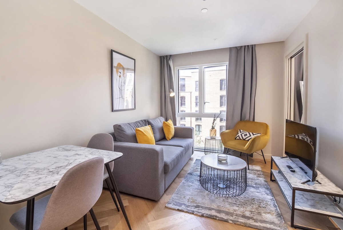 Successful Airbnb property: Luxury Apartment Suite within the City Walls in Clifton Without