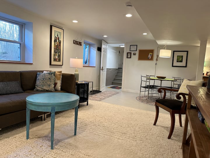 Spacious 2 Br Urban Garden Apartment- Division St. - Portland