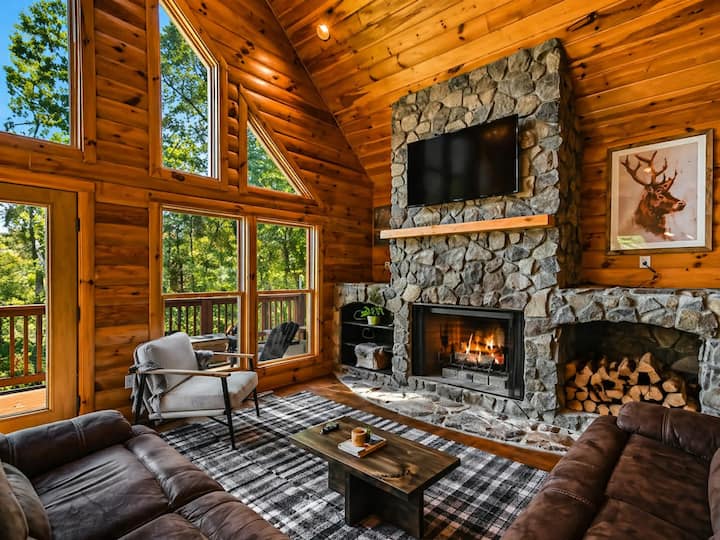 Views for Days | Log Retreat Hot Tub Theater Sauna