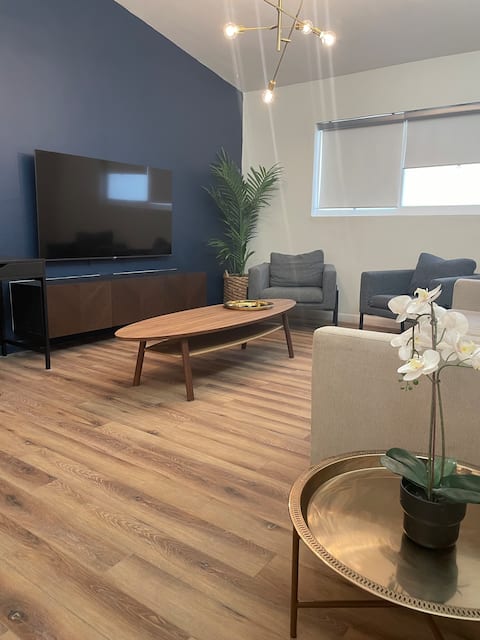 Top performing Airbnb: New Hidden Treasure: Miami Escapes 2 king-size bed in Hadley Park