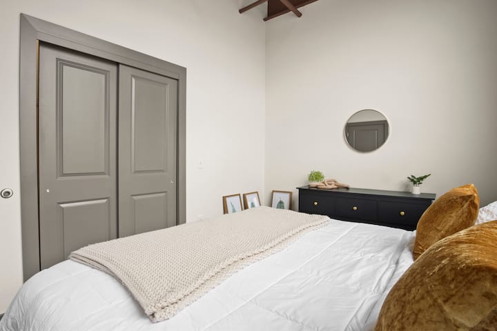 Probudite se uz obilje prirodnog svjetla ili upotrijebite sjenila za zamračivanje kako biste sve to isključili.