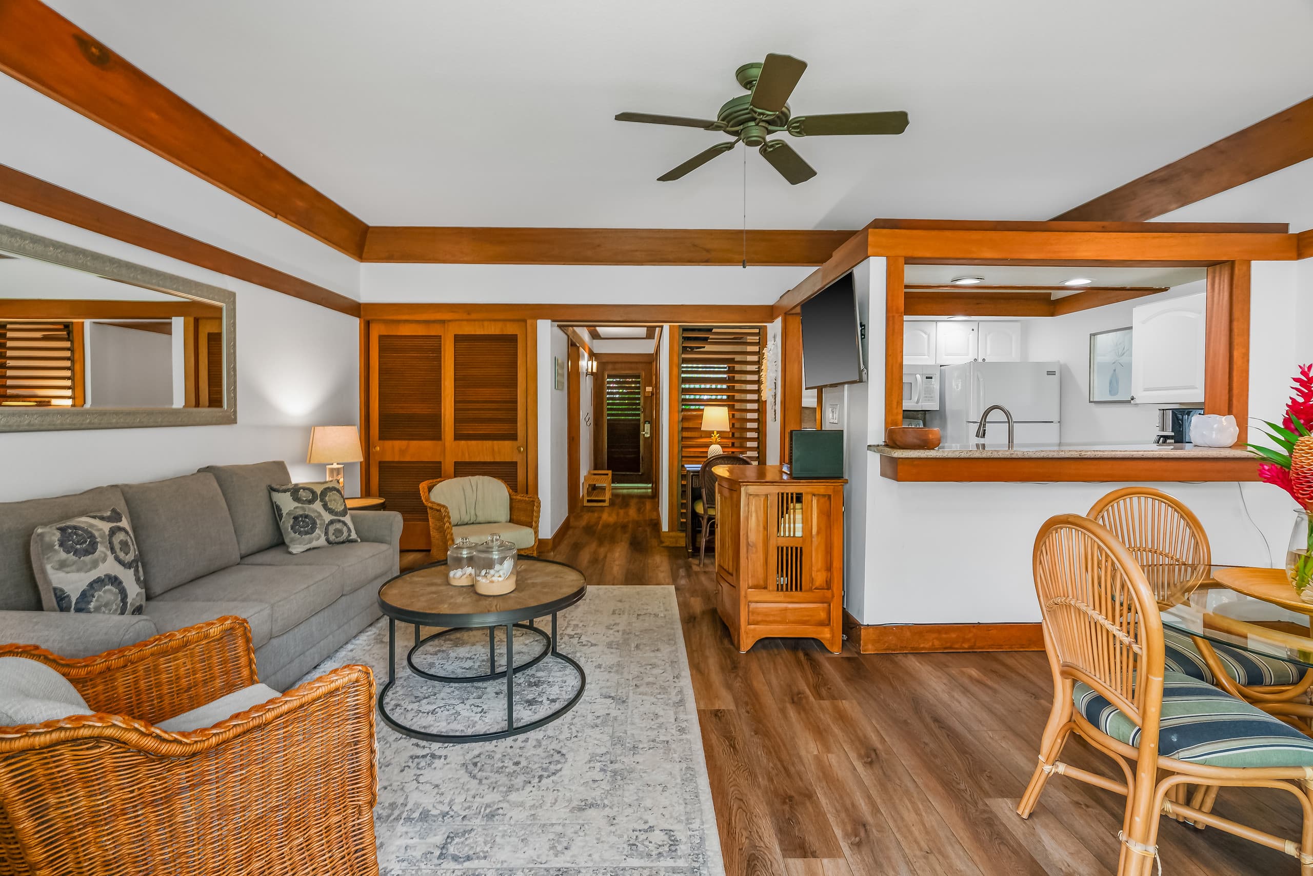 Ground Floor with A/C,  short walk to beach & pool - Image 4