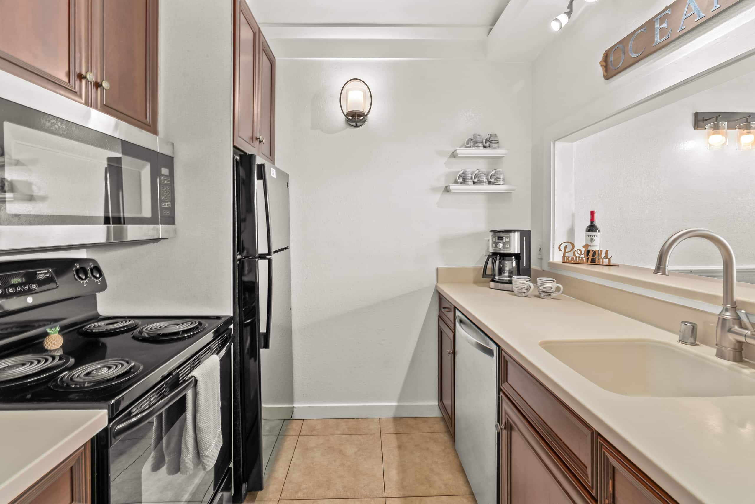Ground Floor Condo · Resort Pool · A/C · King Bed - Photo 7