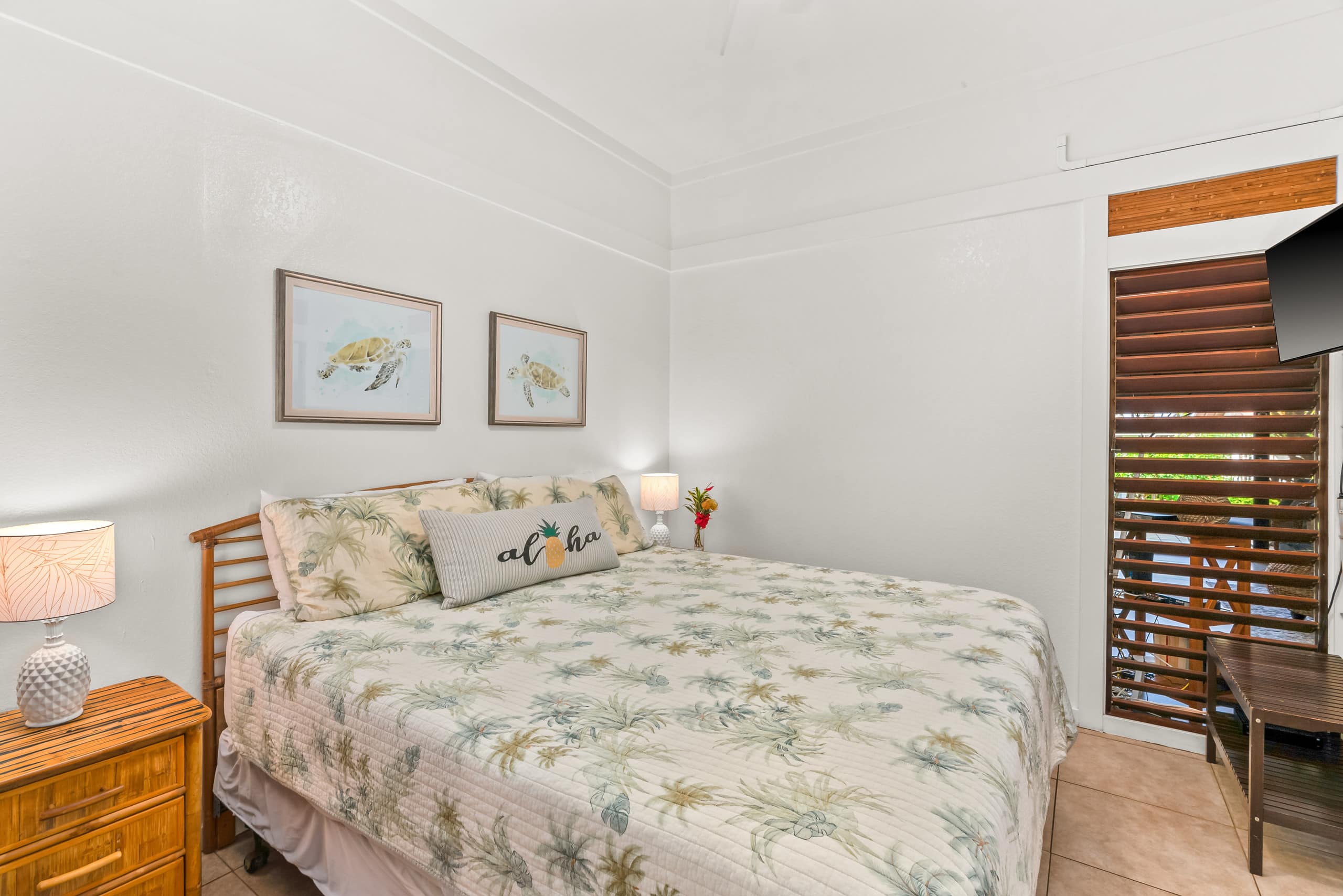 Ground Floor Condo · Resort Pool · A/C · King Bed - Photo 10