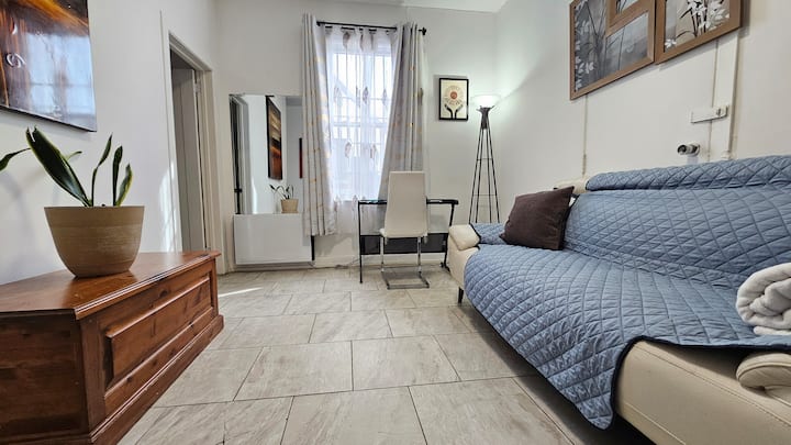 Gusii- Main Floor, Central Spot, Full 1br Apt, Ac - Windsor