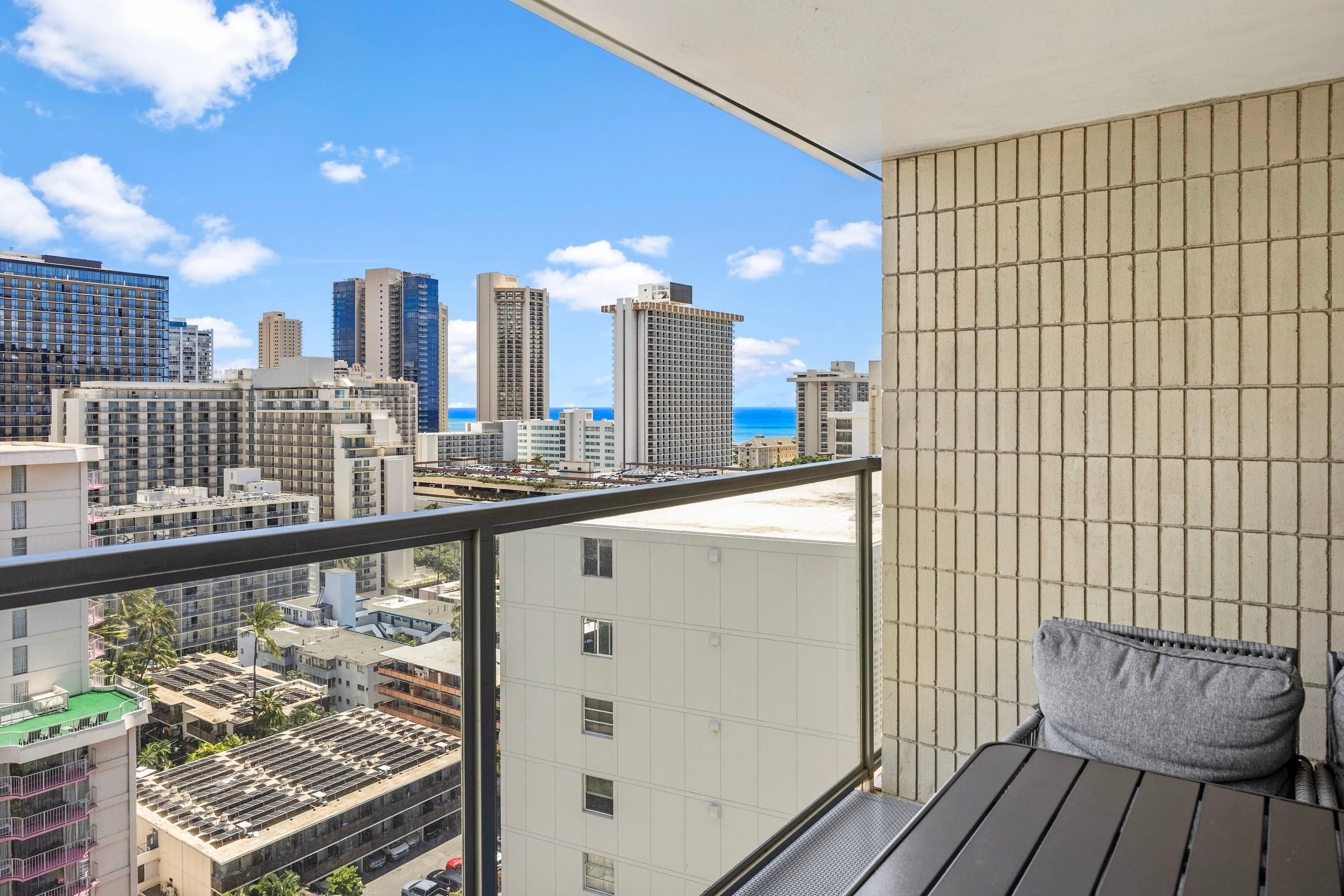 20F-Newly Remodeled Cozy Studio w/2Queens-Waikiki~ - Image 35