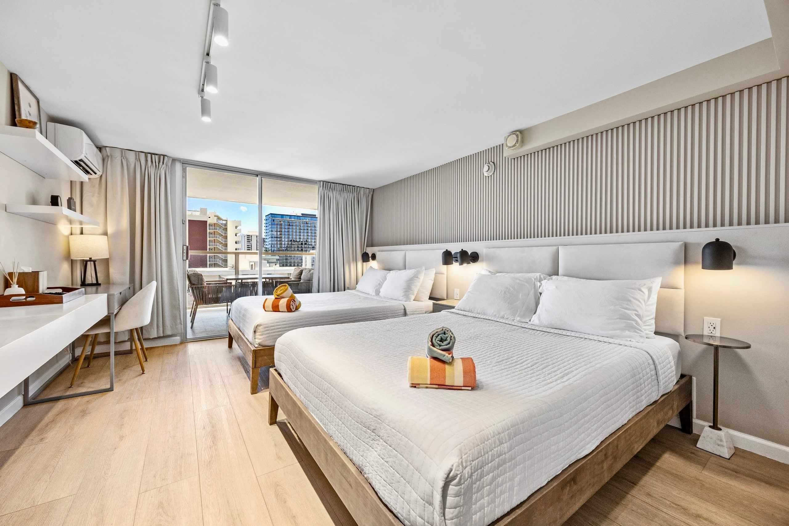 20F-Newly Remodeled Cozy Studio w/2Queens-Waikiki~ - Image 1