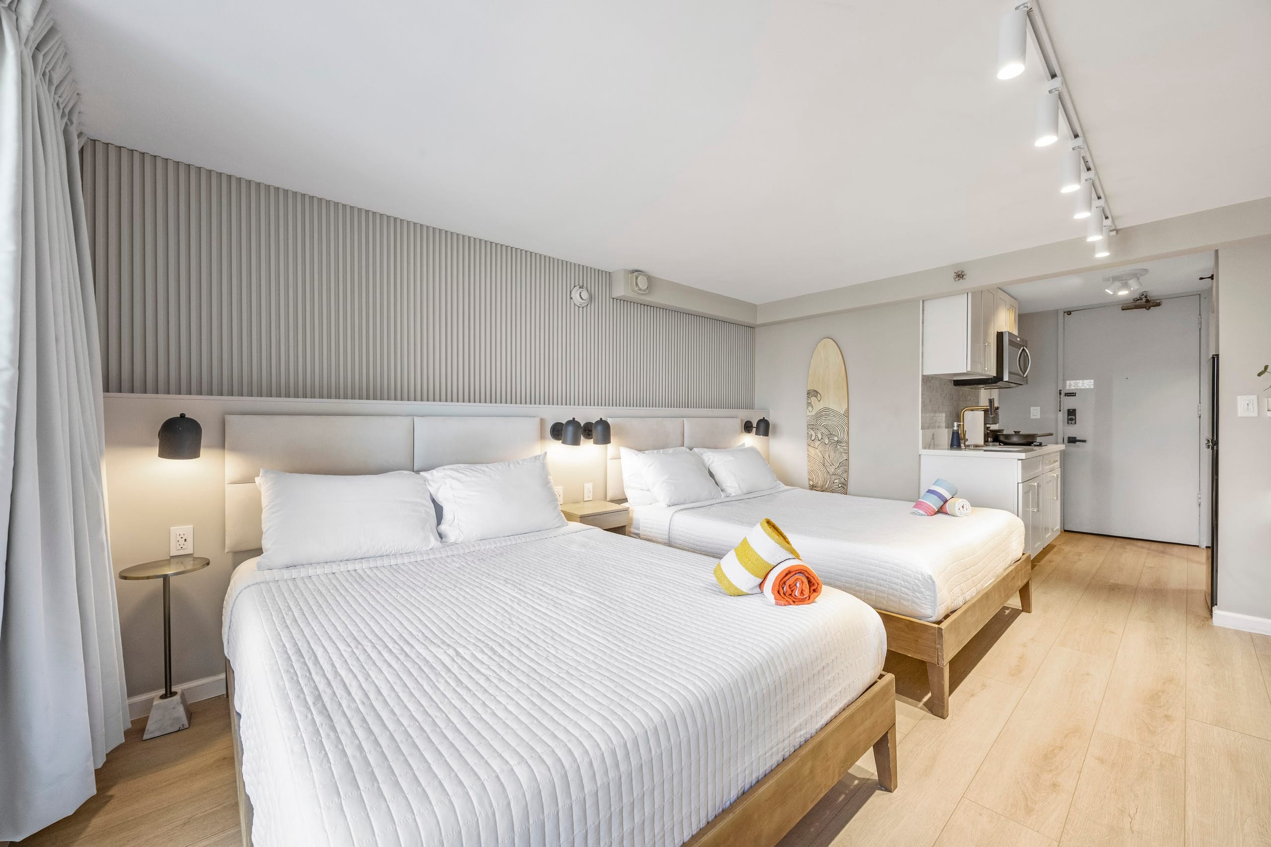 20F-Newly Remodeled Cozy Studio w/2Queens-Waikiki~ - Image 9