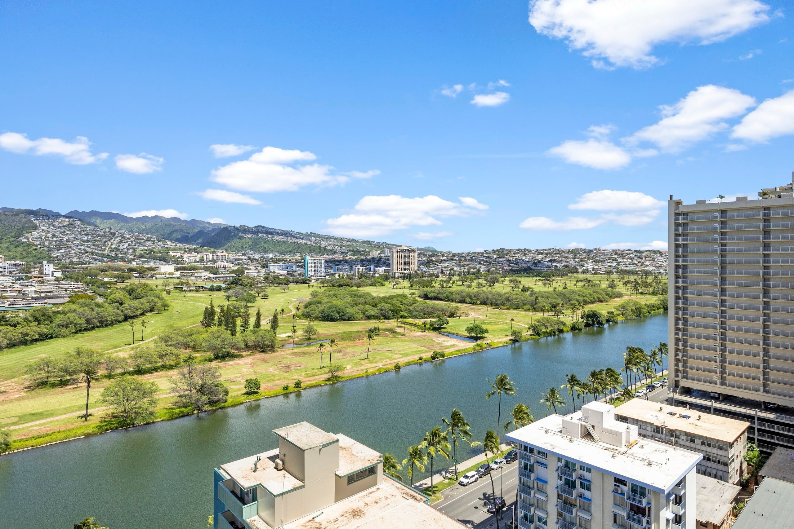 20F-Newly Remodeled Cozy Studio w/2Queens-Waikiki~ - Image 36