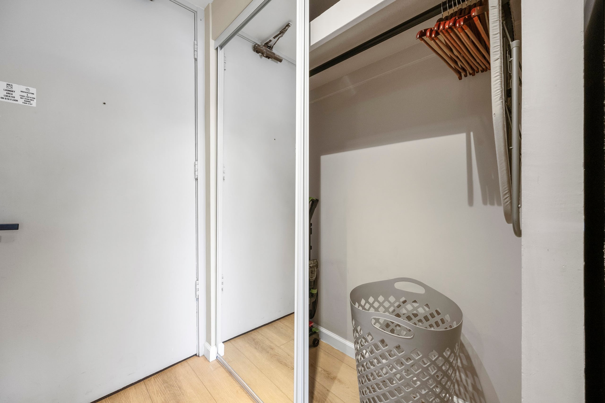 20F-Newly Remodeled Cozy Studio w/2Queens-Waikiki~ - Image 25