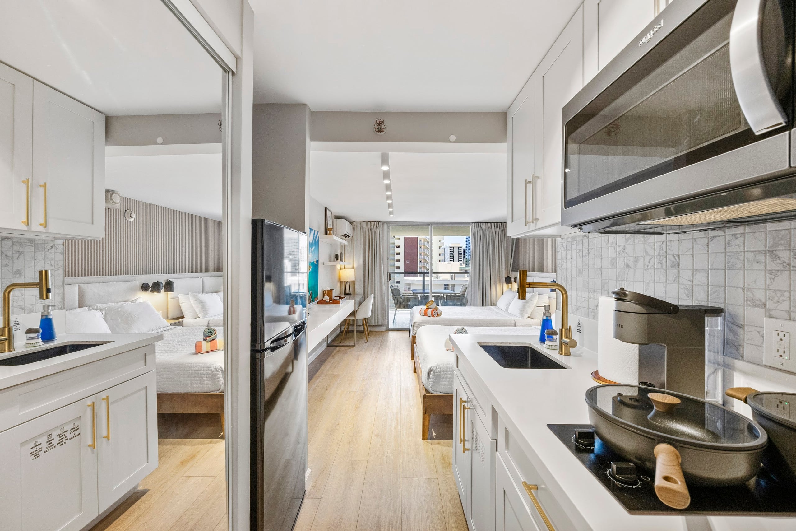 20F-Newly Remodeled Cozy Studio w/2Queens-Waikiki~ - Image 14
