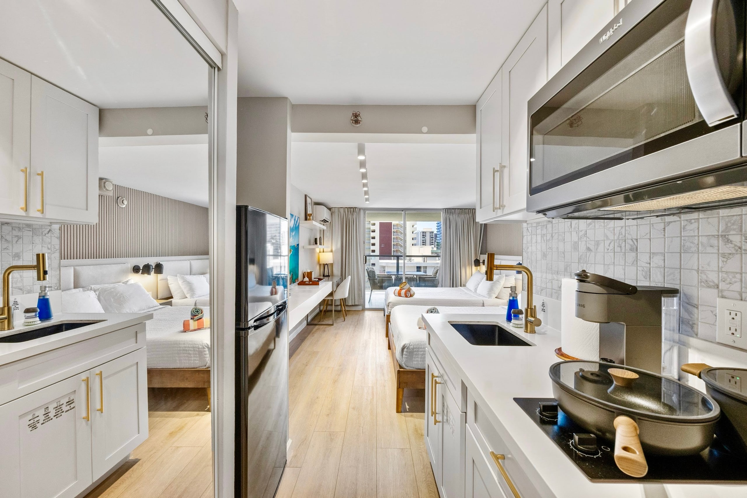 20F-Newly Remodeled Cozy Studio w/2Queens-Waikiki~ - Image 17