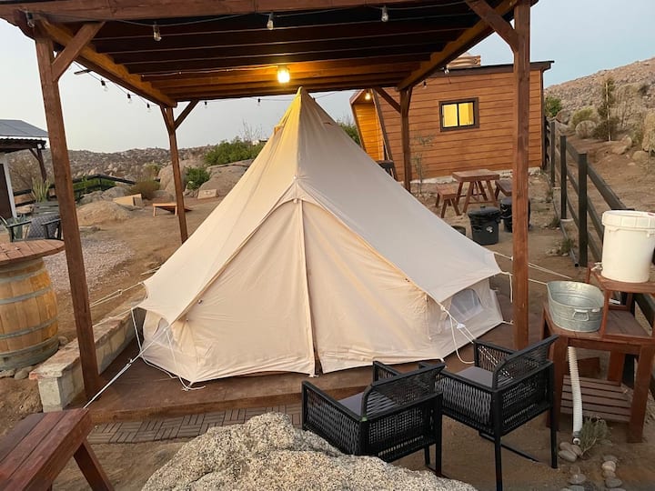 Glamping 2 , едно двойно легло и едно единично легло