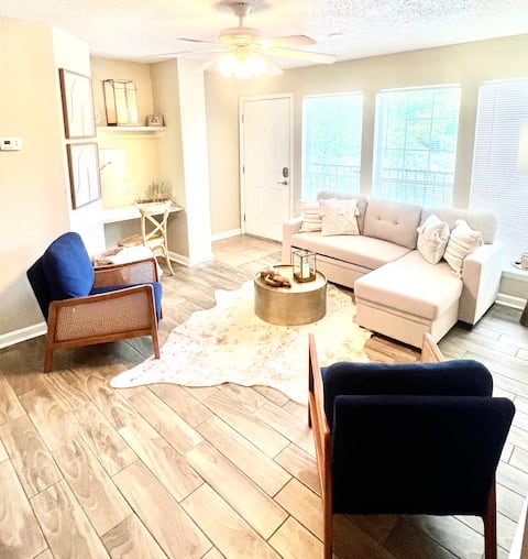 Top Airbnb: Prime Location Auburn Condo in Auburn
