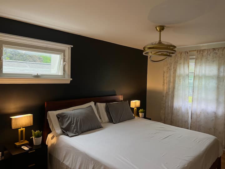 חדר שינה ראשי עם חדר רחצה צמוד 