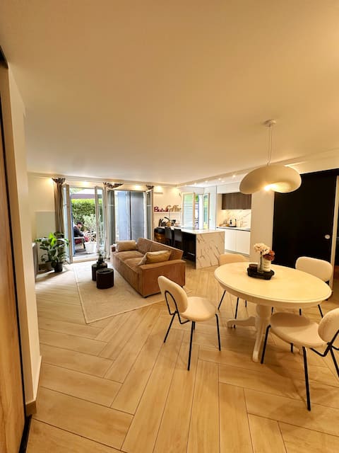 Spacious High Standing with Garden and Parking