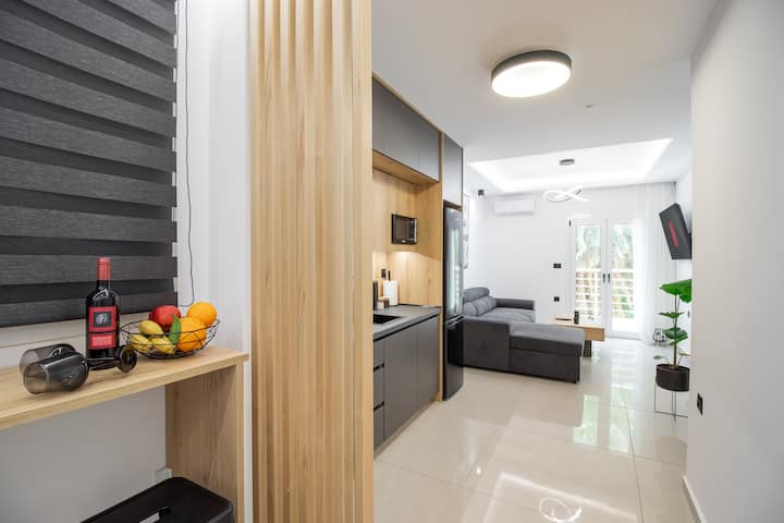 New Luxury Apartment Near Center With Garden View - Iraklion