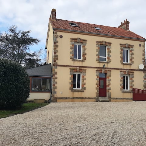 Large House & its Cottage - Center - Near Port